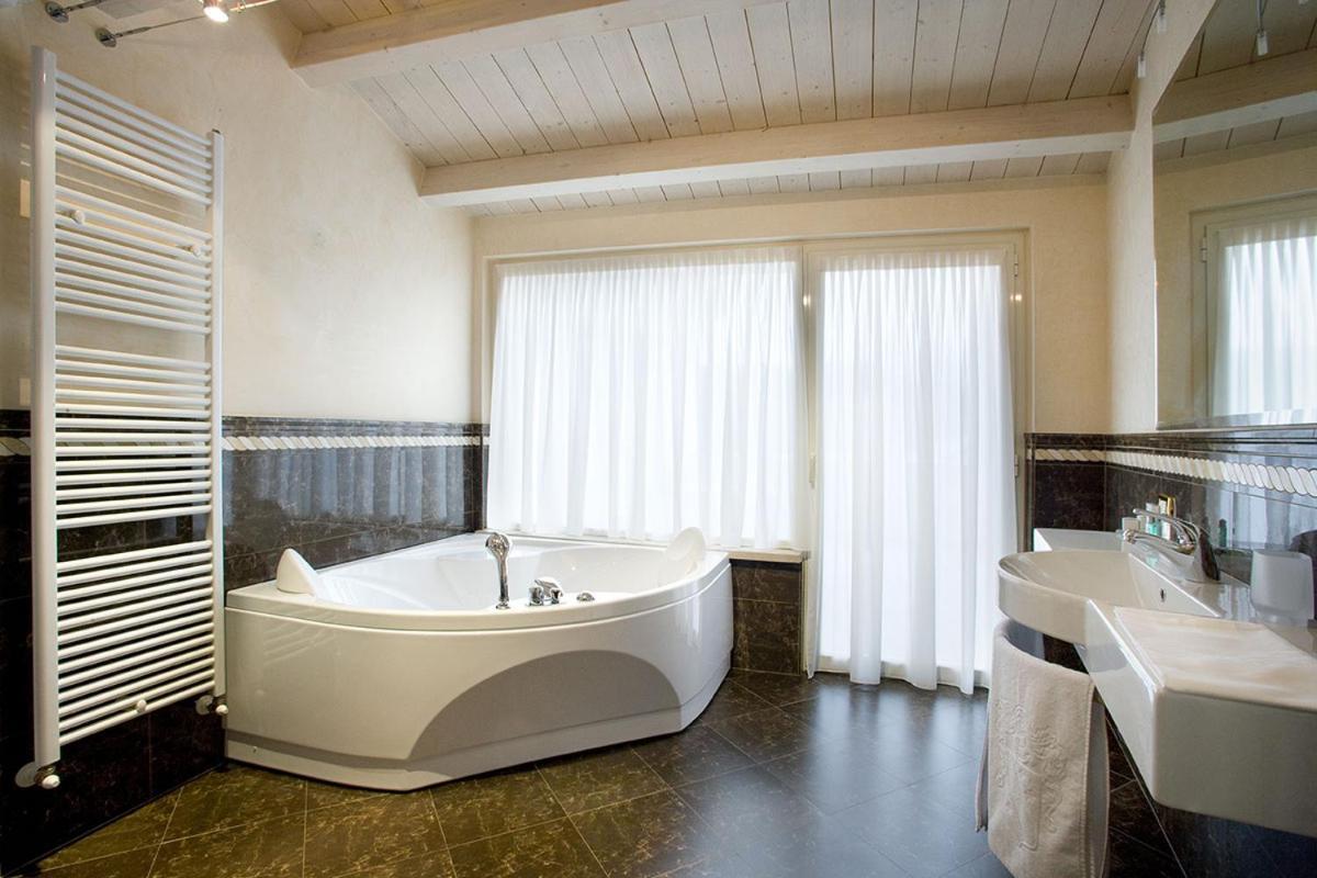 Monastero Resort & Spa Сояно-дель-Лаґо Екстер'єр фото