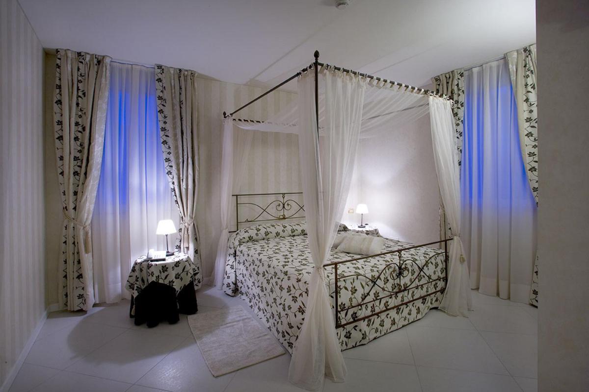 Monastero Resort & Spa Сояно-дель-Лаґо Екстер'єр фото