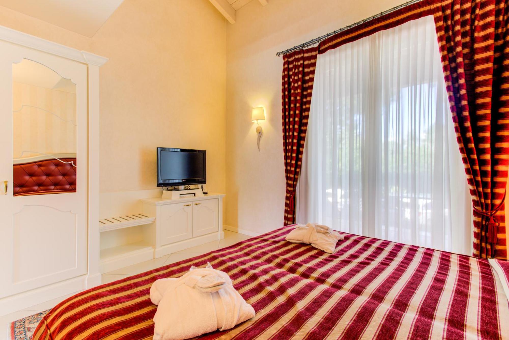 Monastero Resort & Spa Сояно-дель-Лаґо Екстер'єр фото